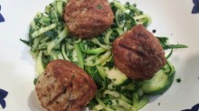 Spiralized zucchini with meatballs and pesto