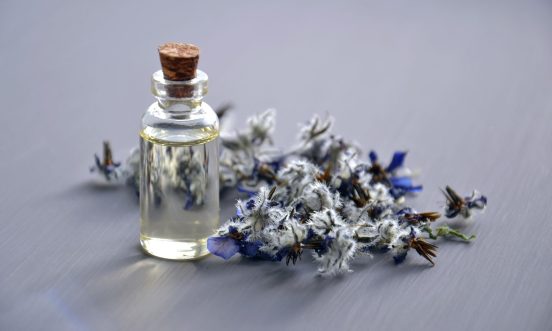 aromatherapy-aromatic-bottle-932577-2000x1200